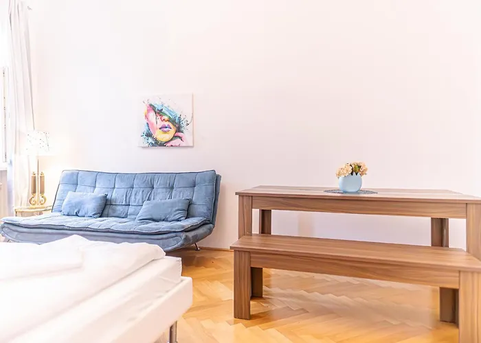 Simple 2-bedroom With King Beds & Wi-fi *