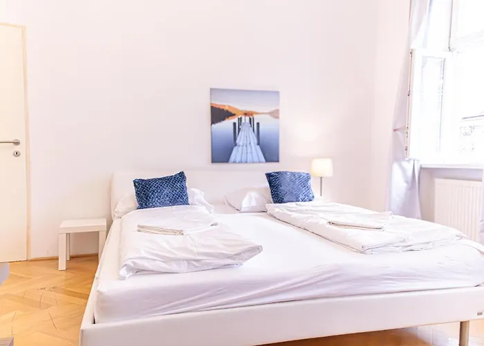 Simple 2-bedroom With King Beds & Wi-fi