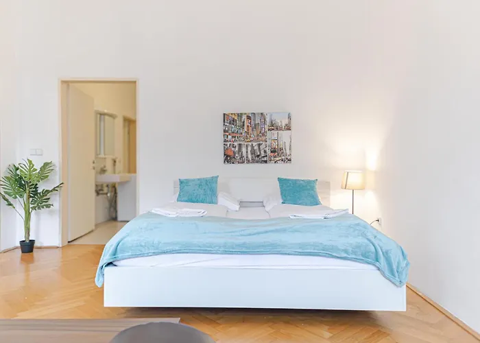 Simple 2-bedroom With King Beds & Wi-fi Apartamento
