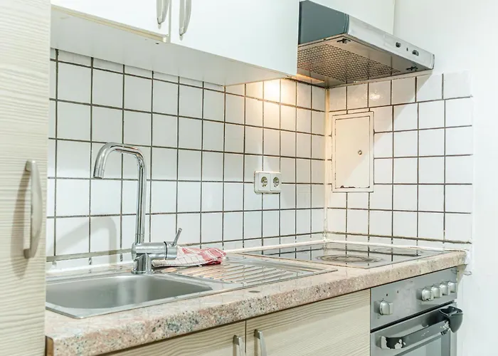Simple 2-bedroom With King Beds & Wi-fi *