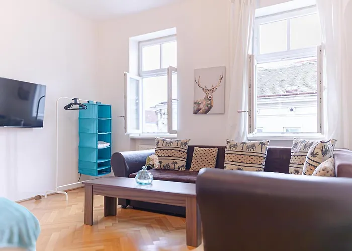 Simple 2-bedroom With King Beds & Wi-fi * Viena