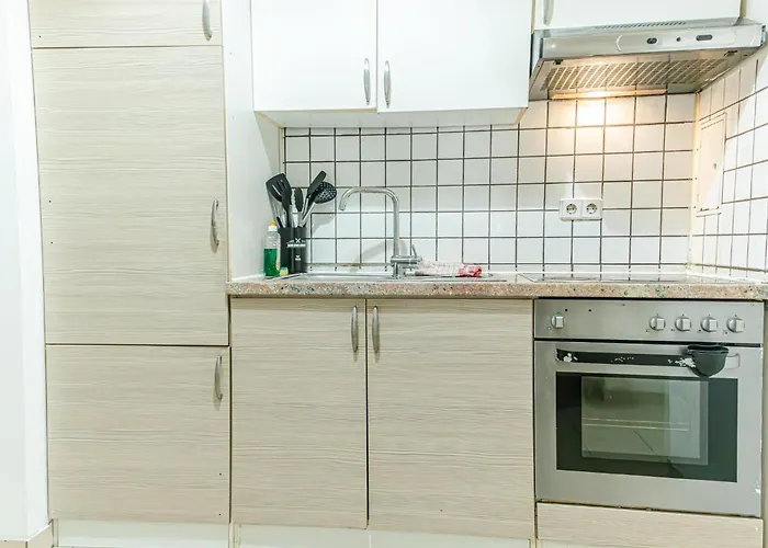 Simple 2-bedroom With King Beds & Wi-fi *