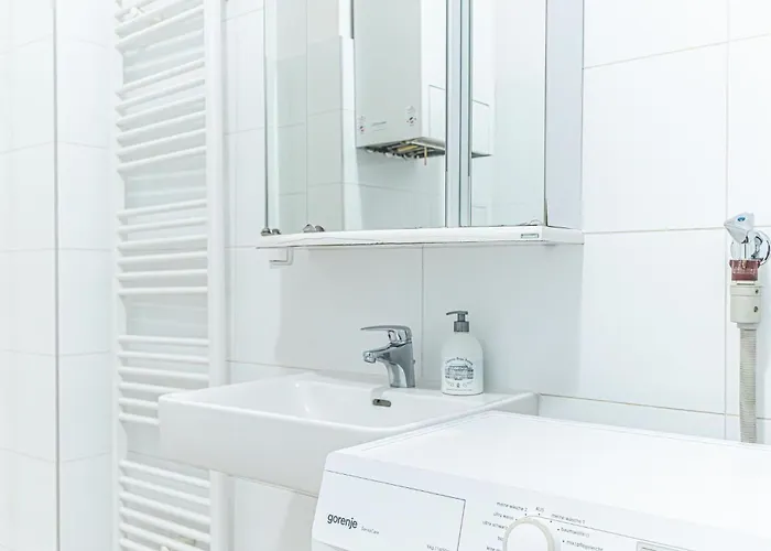 Simple 2-bedroom With King Beds & Wi-fi Viena