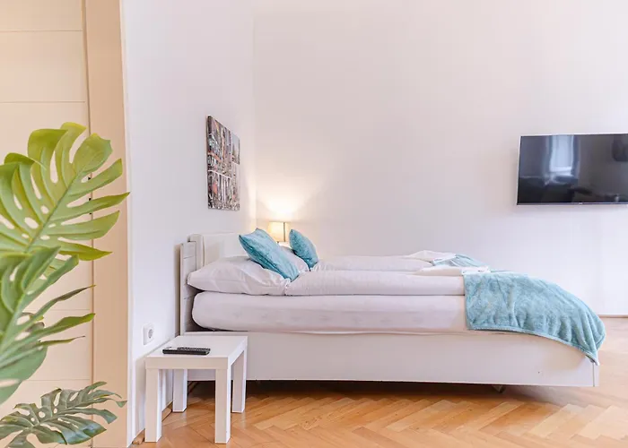 Simple 2-bedroom With King Beds & Wi-fi * Viena