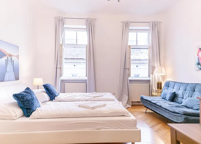 Simple 2-bedroom With King Beds & Wi-fi *