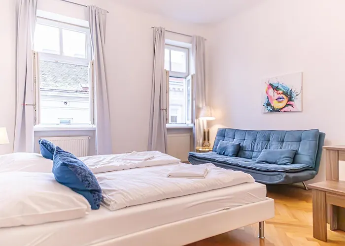 Simple 2-bedroom With King Beds & Wi-fi