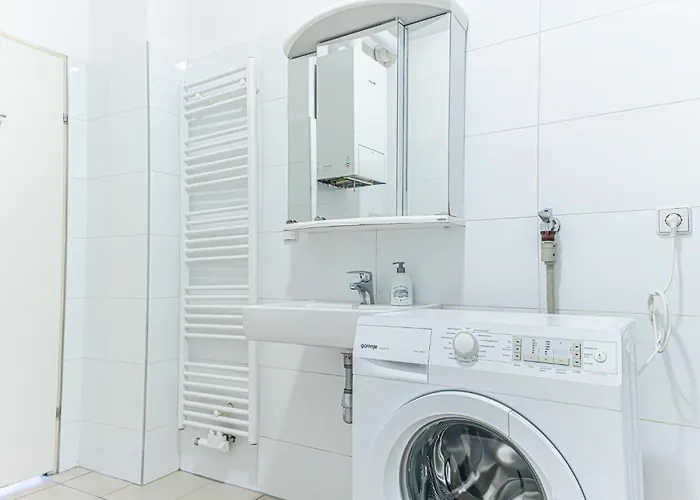 Simple 2-bedroom With King Beds & Wi-fi Apartamento